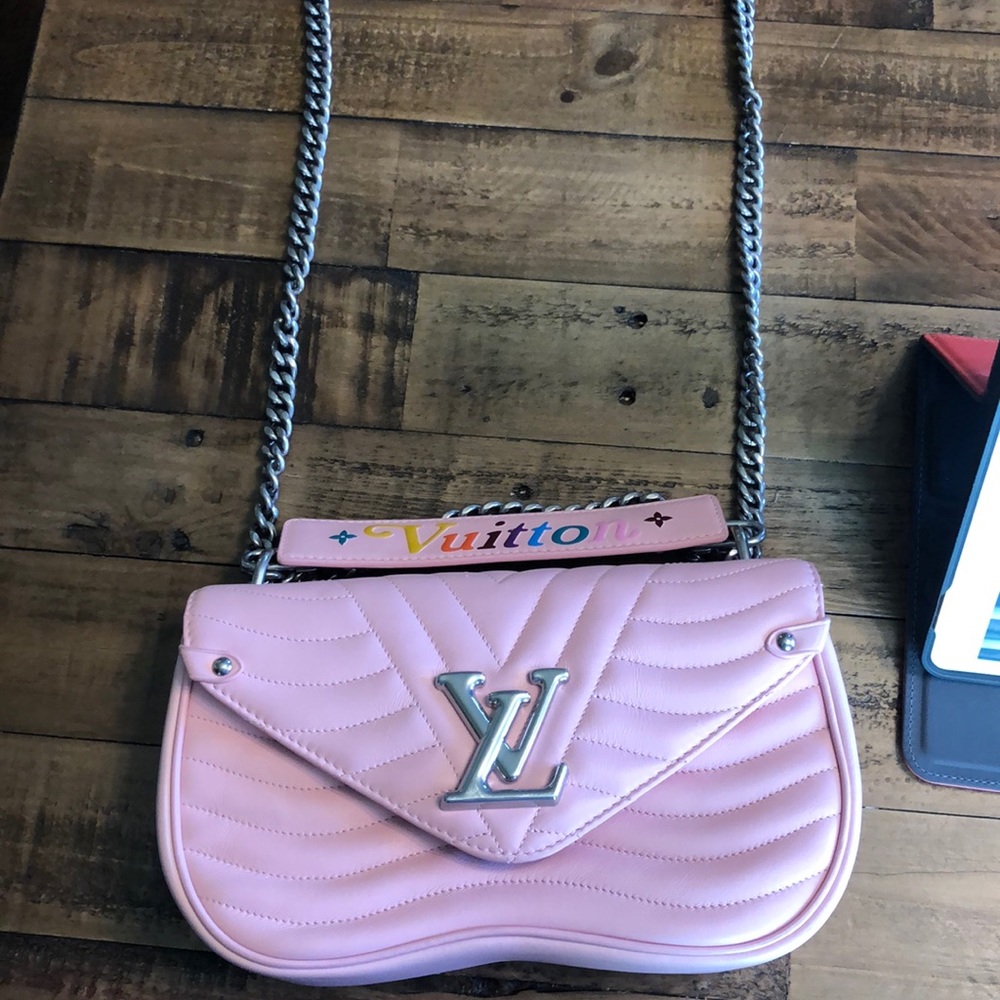 Louis Vuitton New Wave MM in Smoothie Pink
